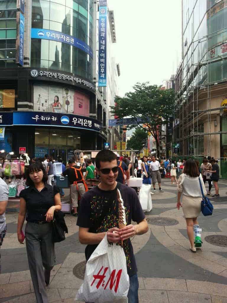 Bairro de Myeongdong intercâmbio na Coreia do Sul pedro henrique moschetta coreia do sul partiu intercambio