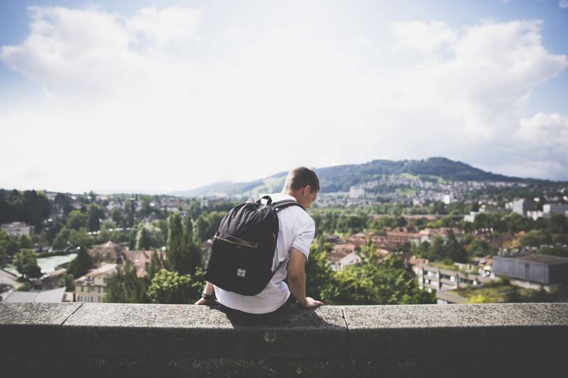 bolsa para estudar no exterior unsplash pequena