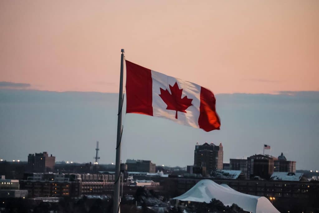 estudar no canadá quebec na cabeça bolsas